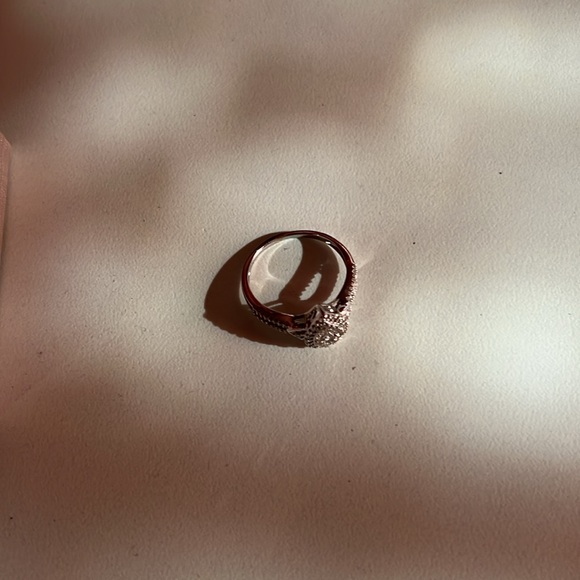 Engagement ring size 8 I bought it at Zales it is polished and clean - Picture 4 of 6